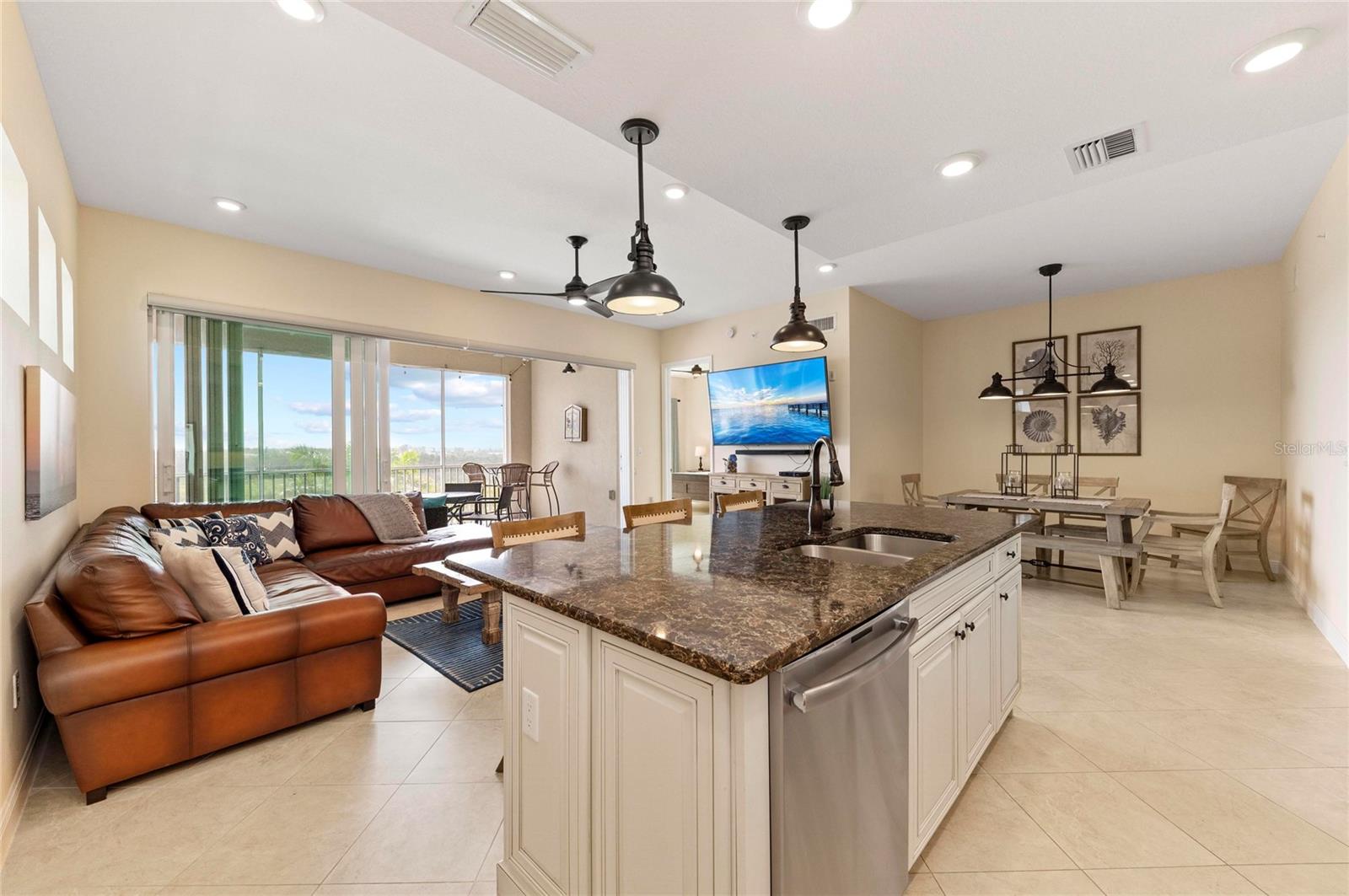 395 ARUBA CIR #402