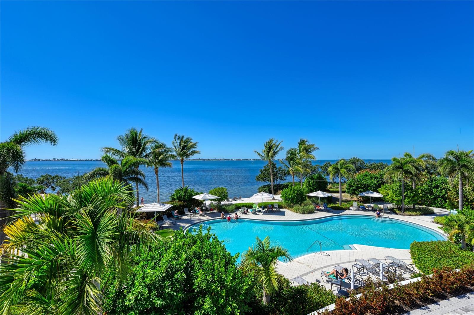 395 ARUBA CIR #402