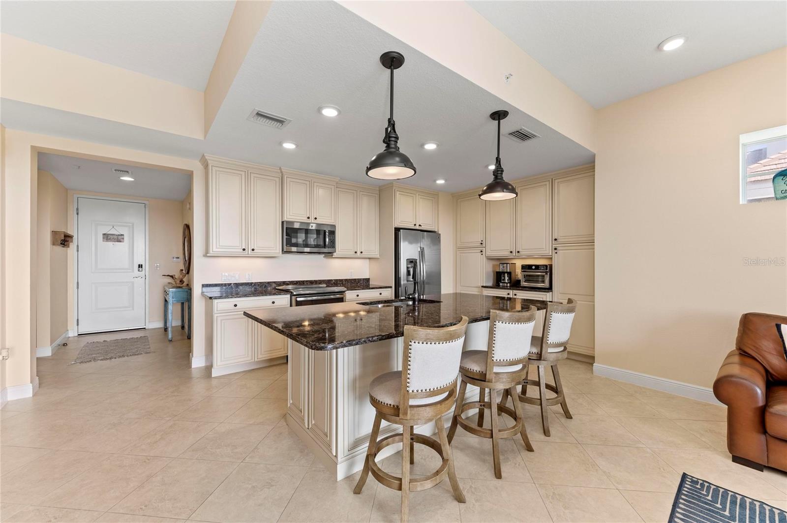 395 ARUBA CIR #402