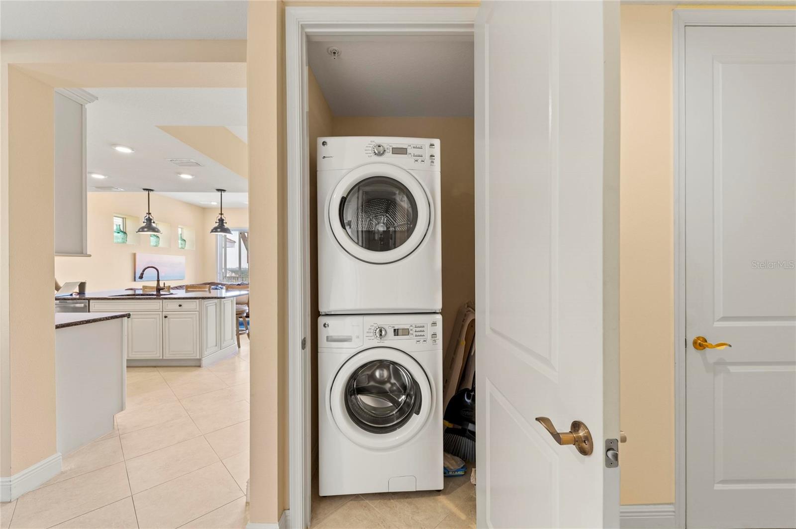 395 ARUBA CIR #402