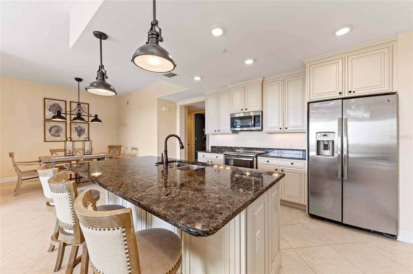 395 ARUBA CIR #402