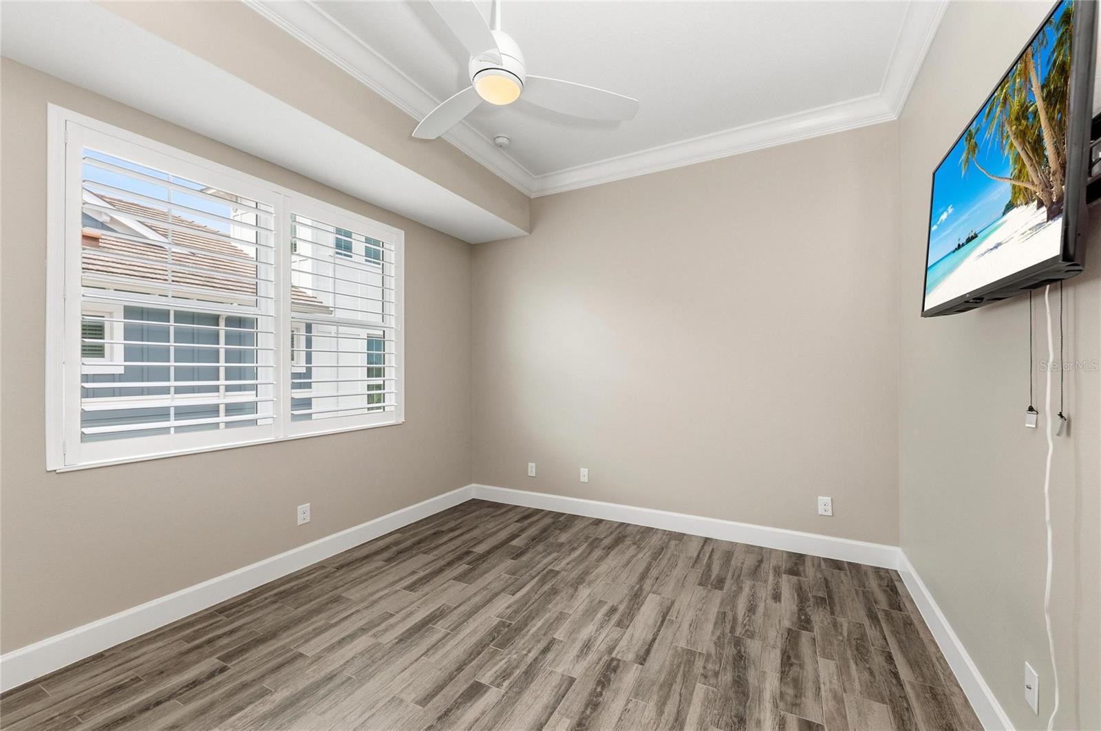 310 COMPASS POINT DR #201