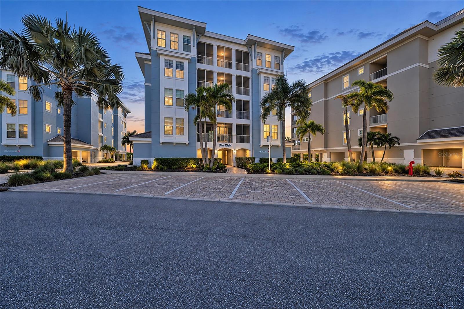 391 ARUBA CIR #401