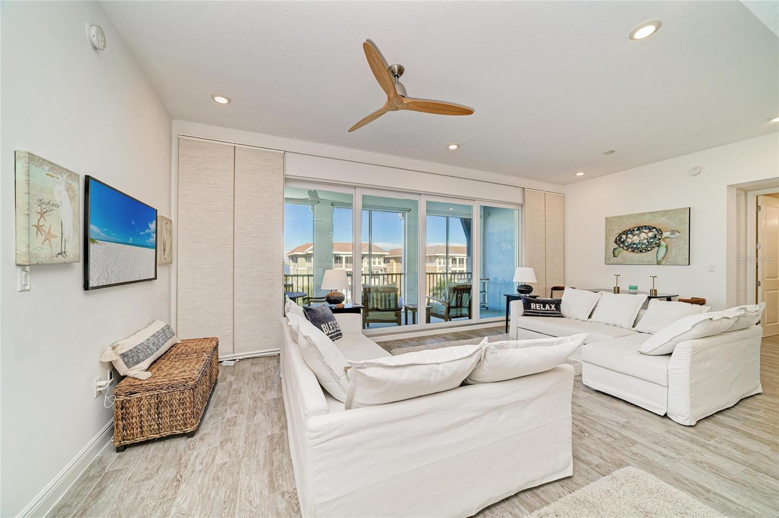 391 ARUBA CIR #401