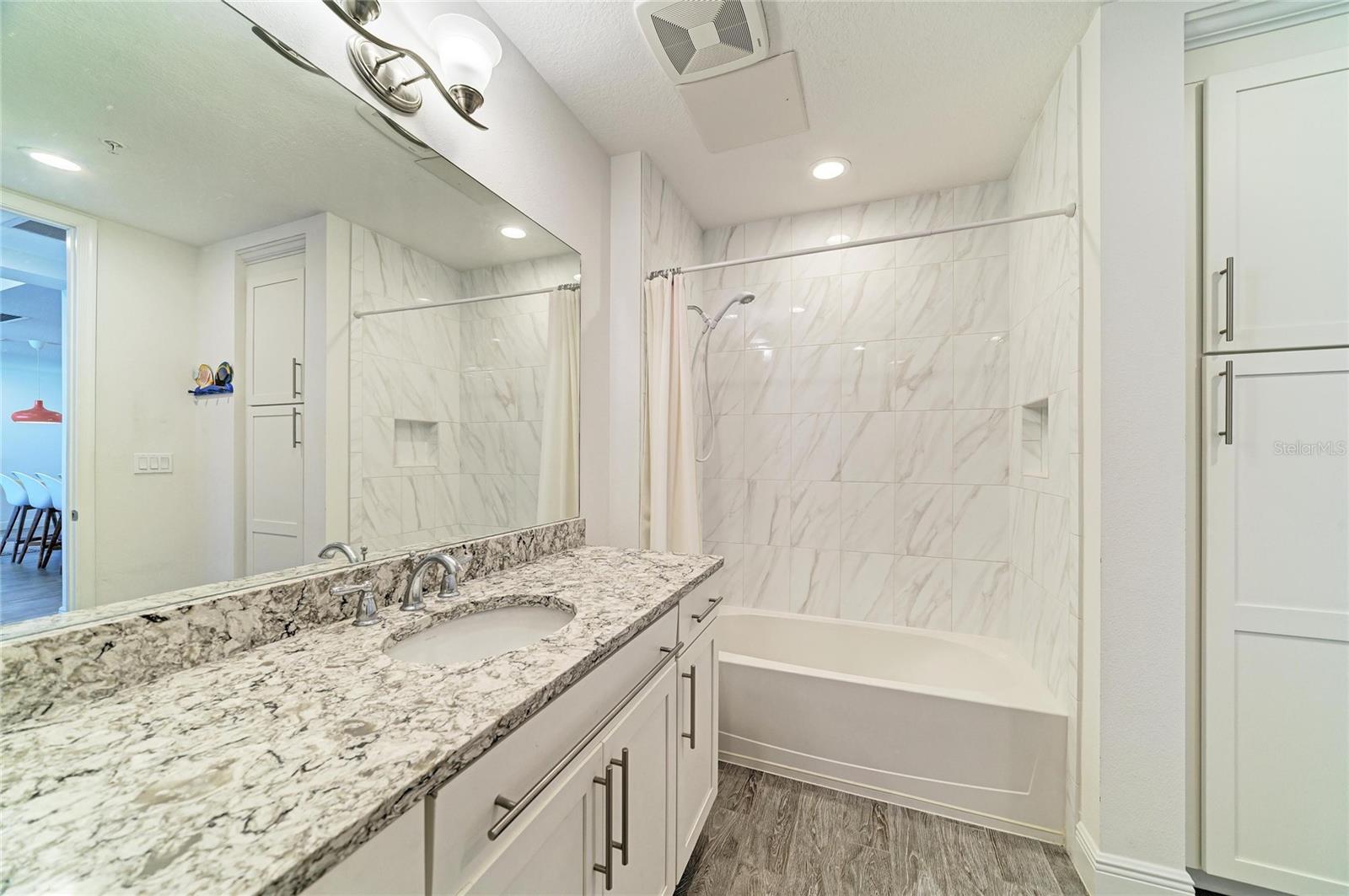 391 ARUBA CIR #401