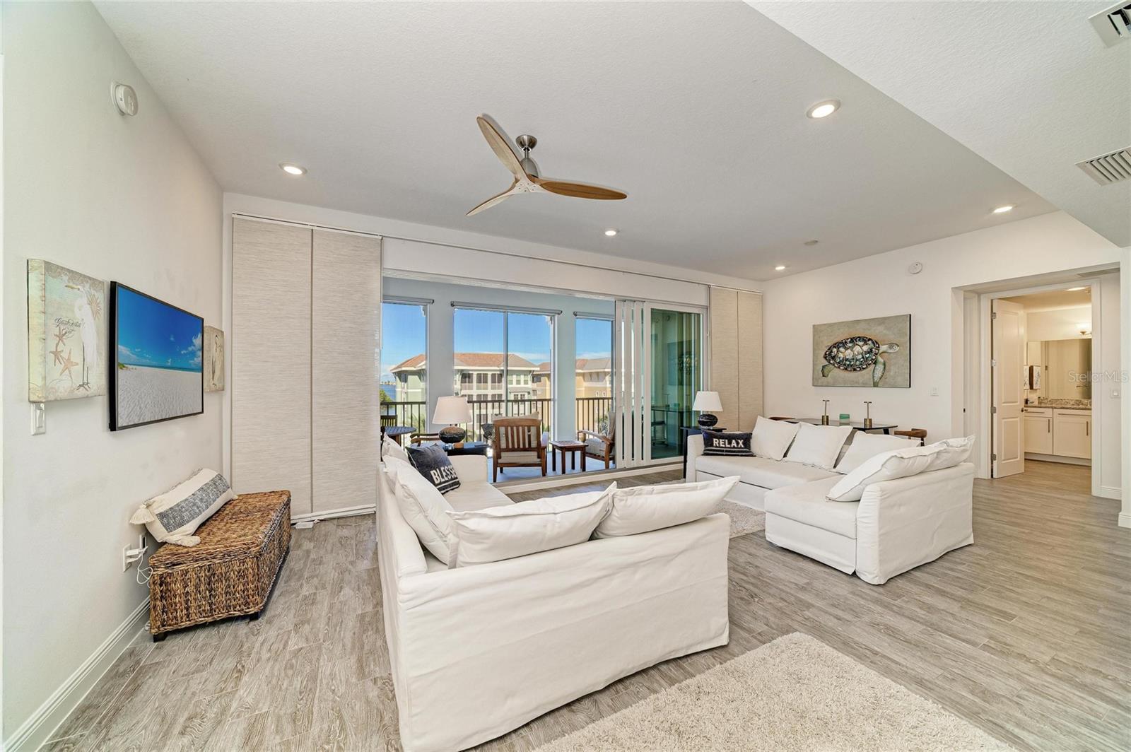 391 ARUBA CIR #401