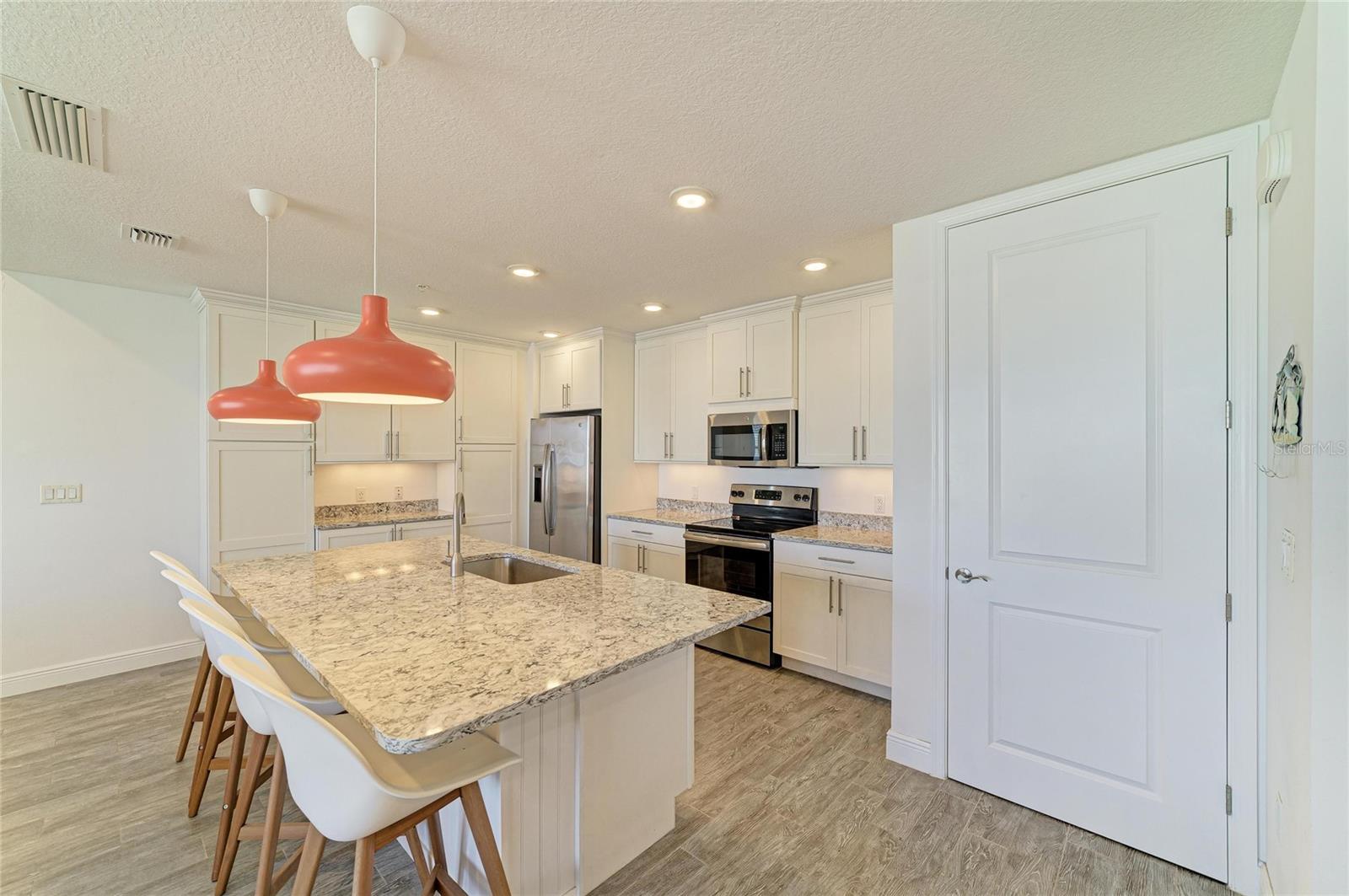 391 ARUBA CIR #401