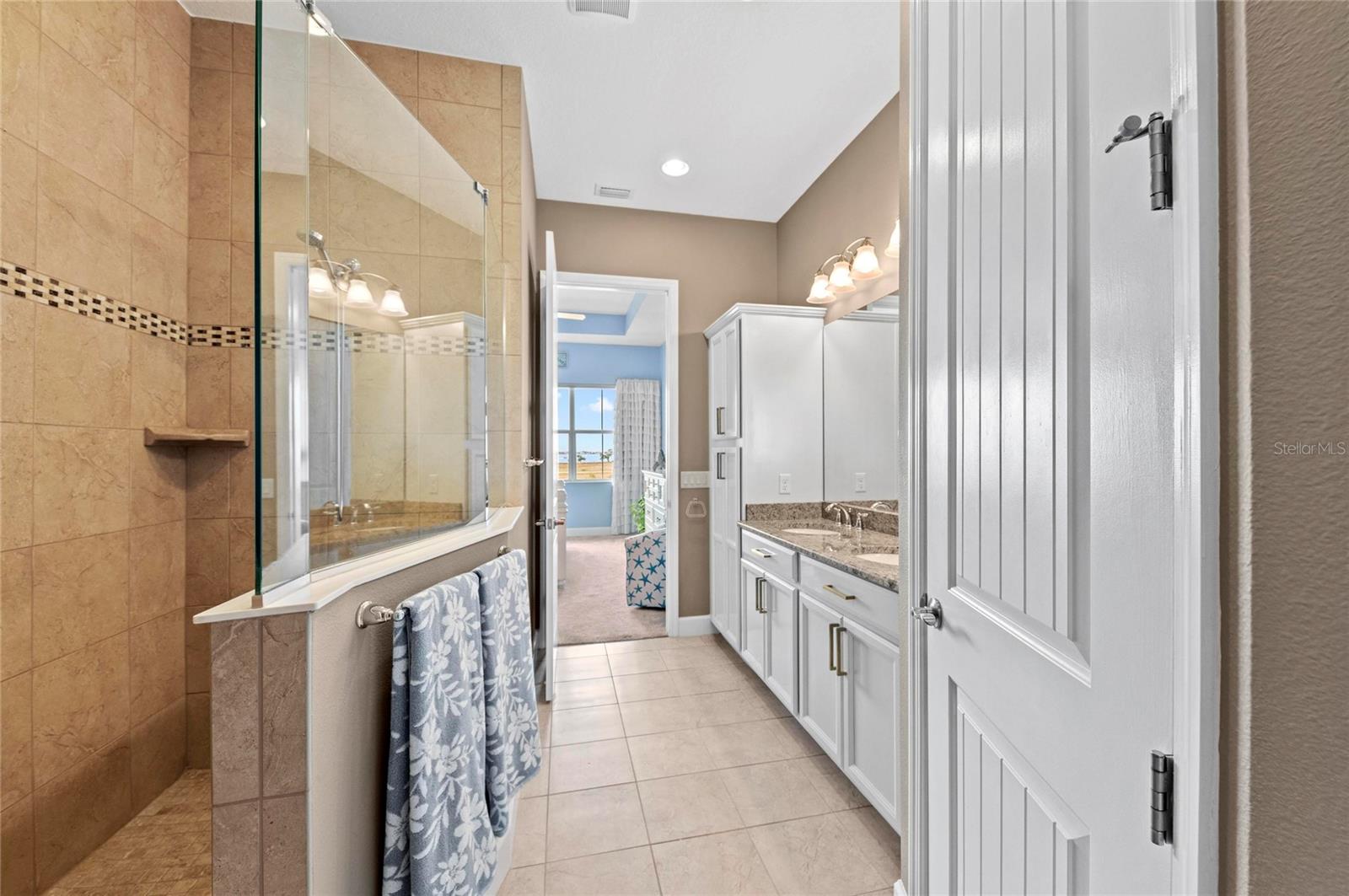 226 SAPPHIRE LAKE DR #201