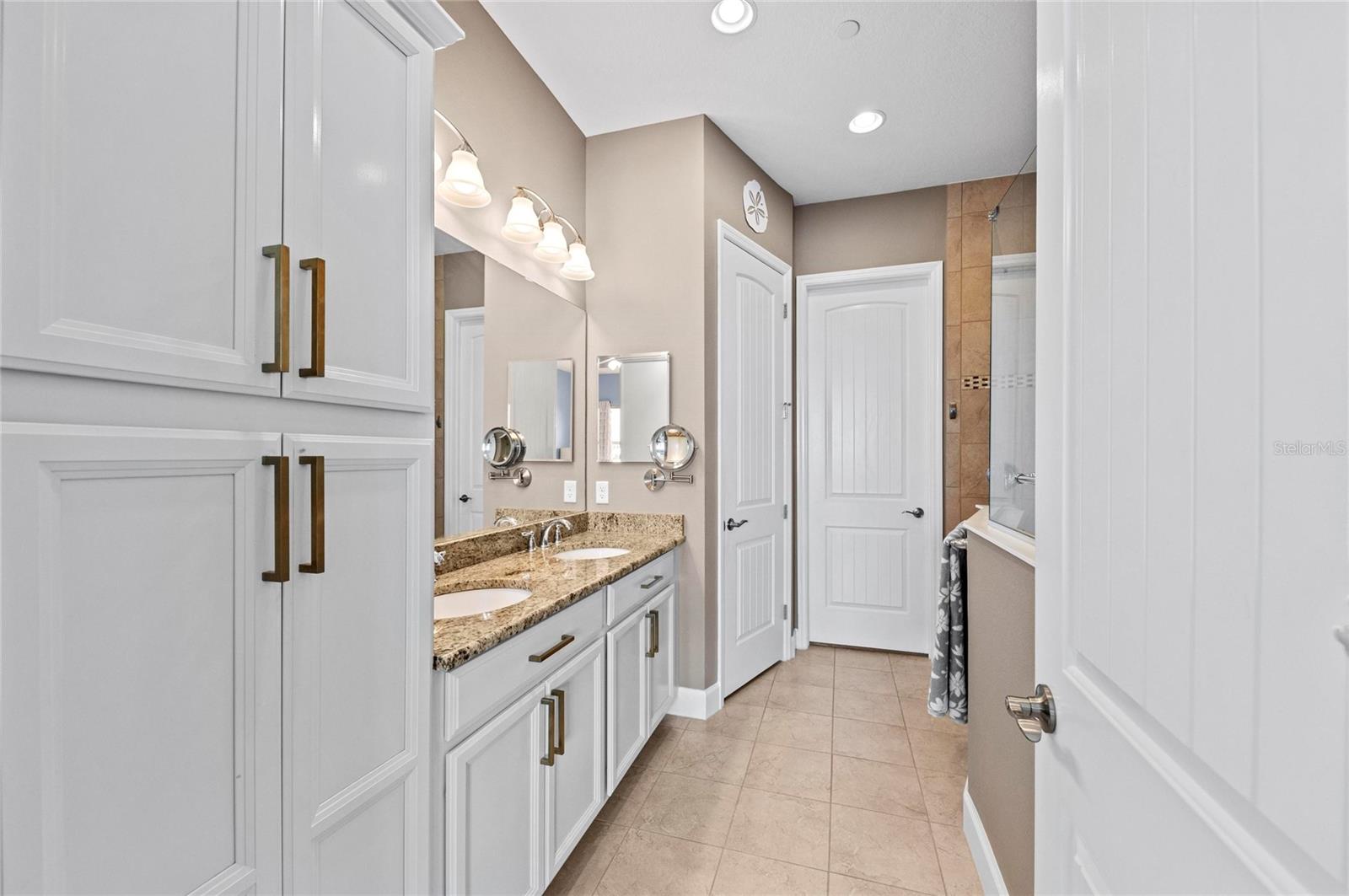 226 SAPPHIRE LAKE DR #201