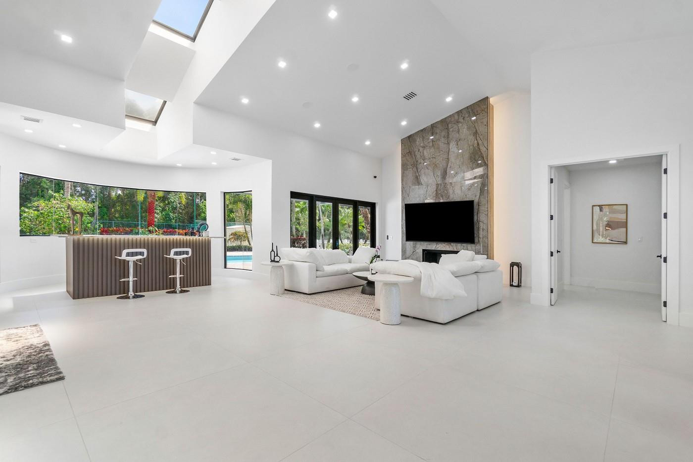 12540 Oak Arbor Lane