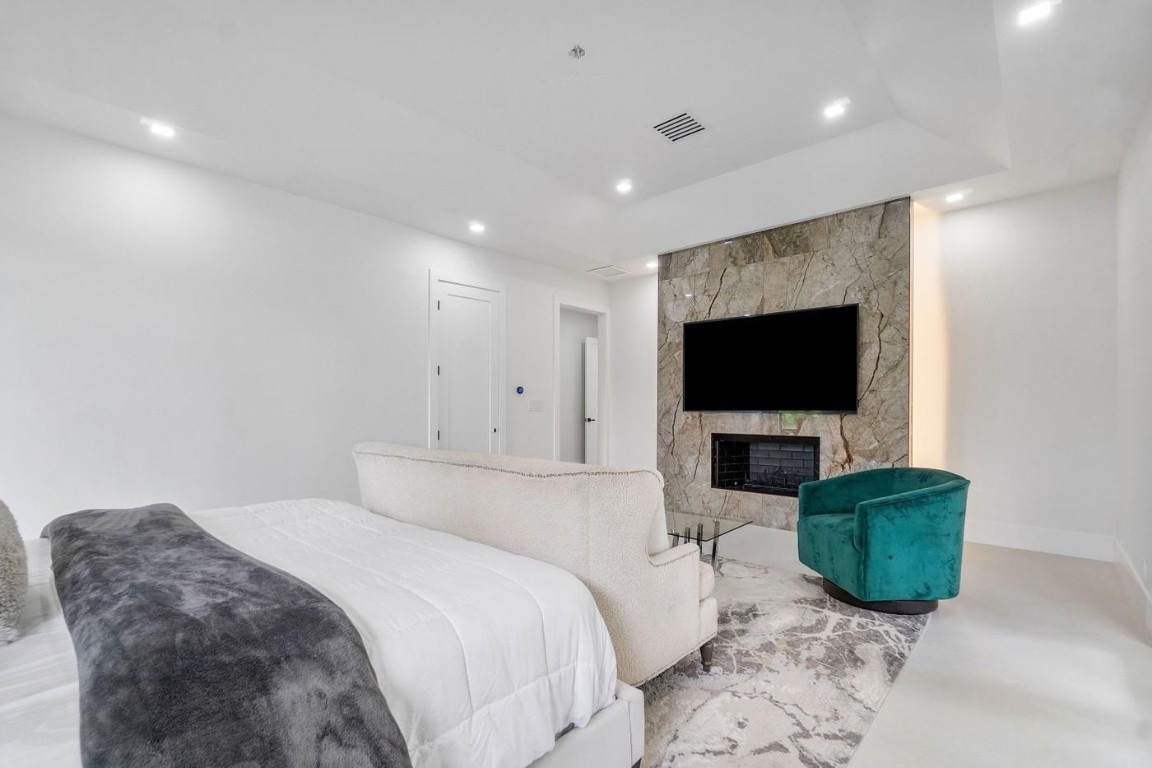 12540 Oak Arbor Lane