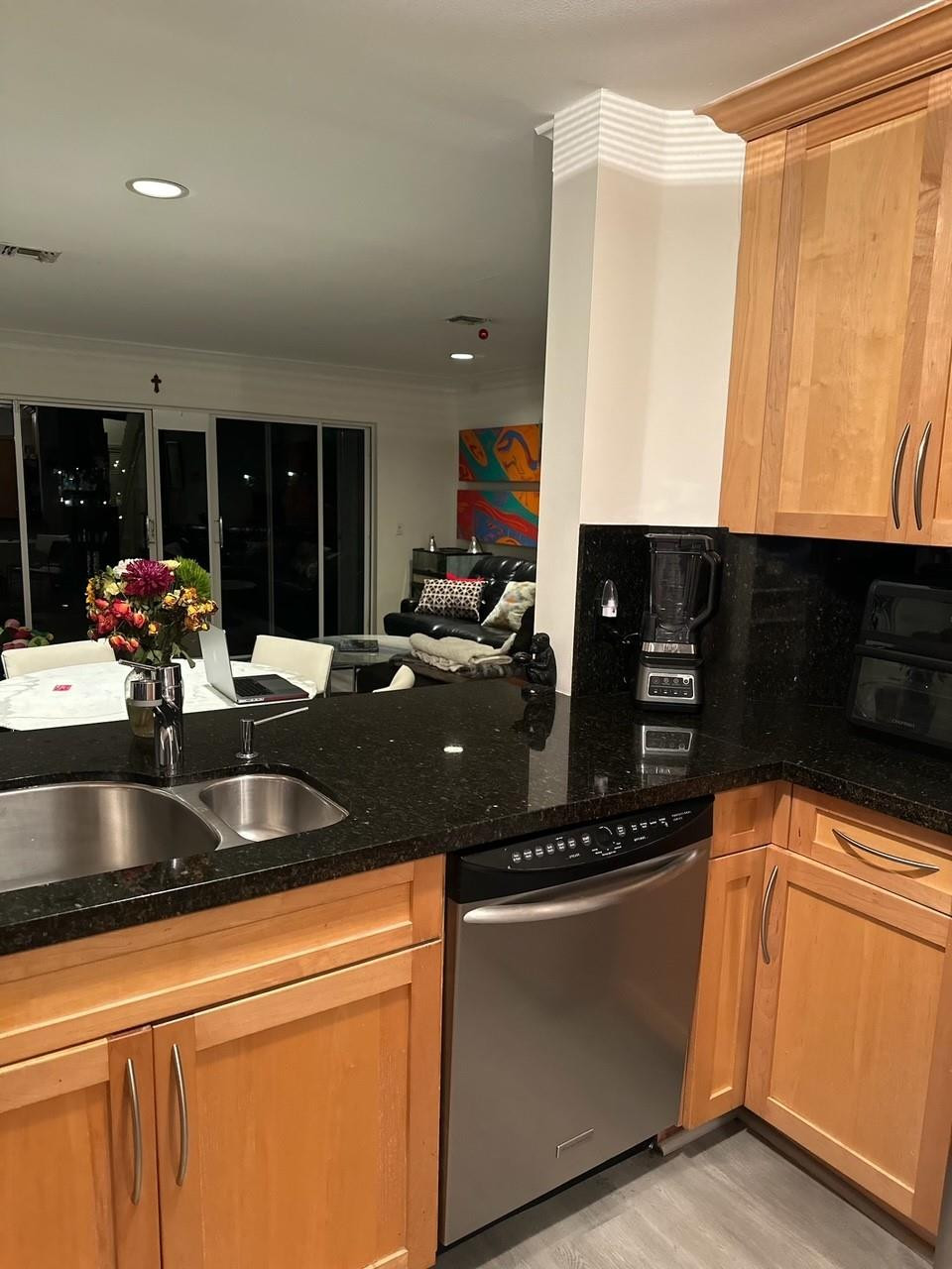 2000 Riverside Pl 3