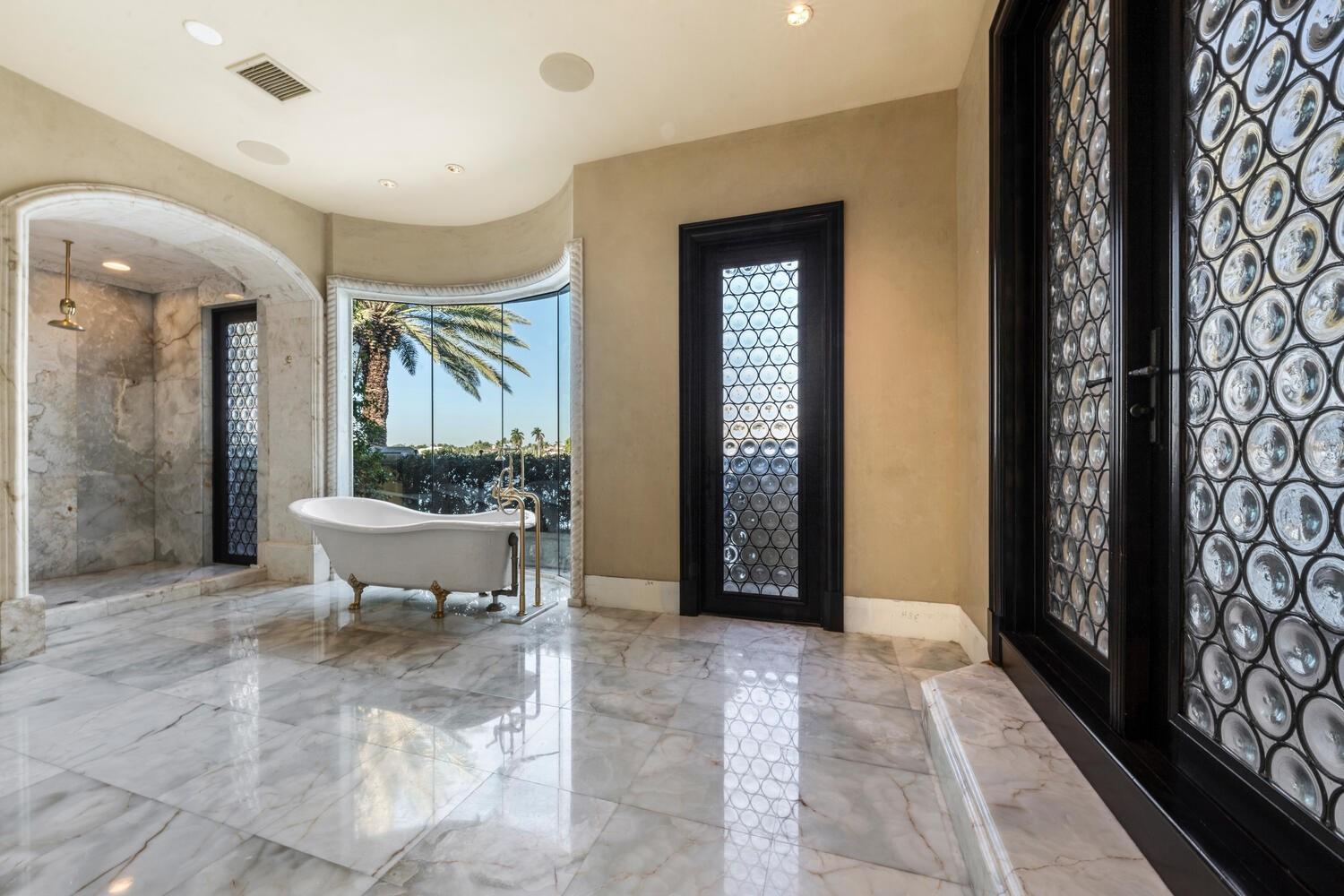 1 Isla Bahia Dr