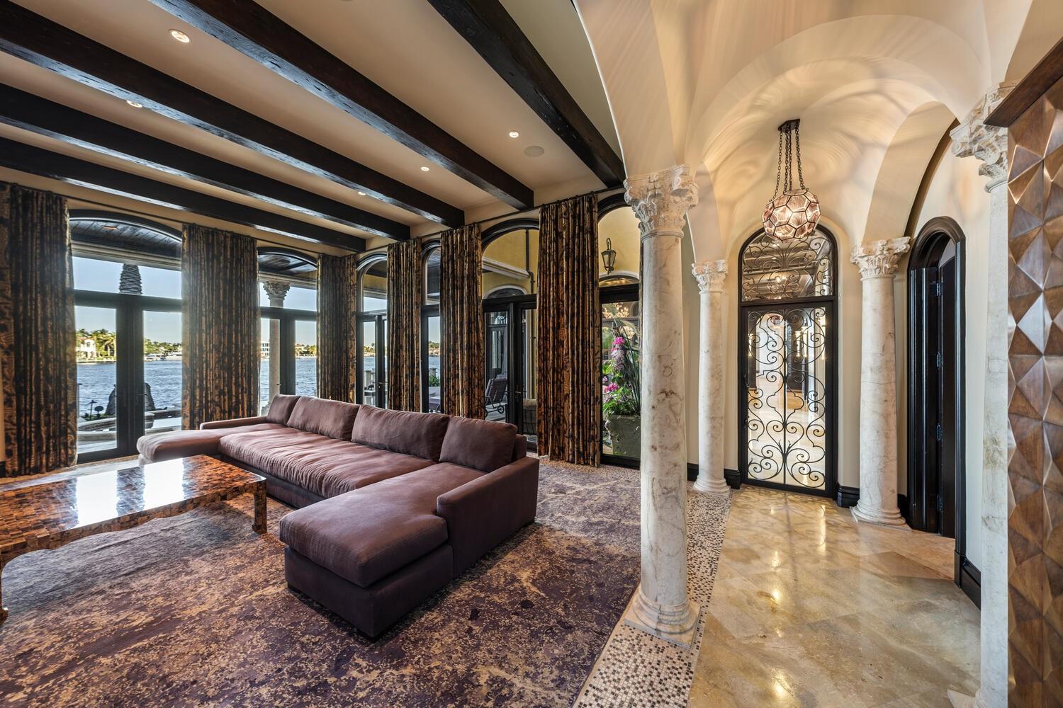 1 Isla Bahia Dr