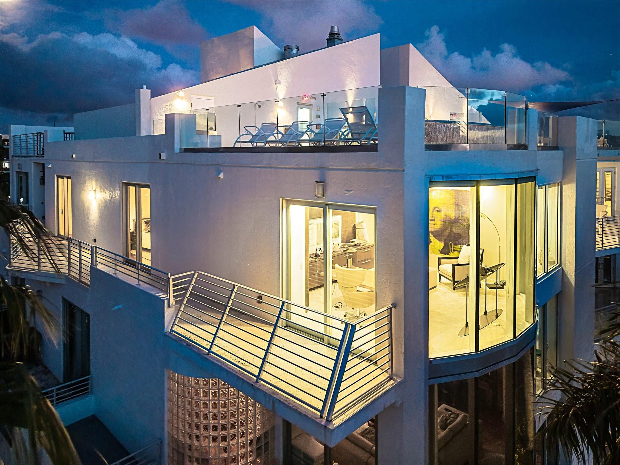 301 Hendricks Isle, PH10