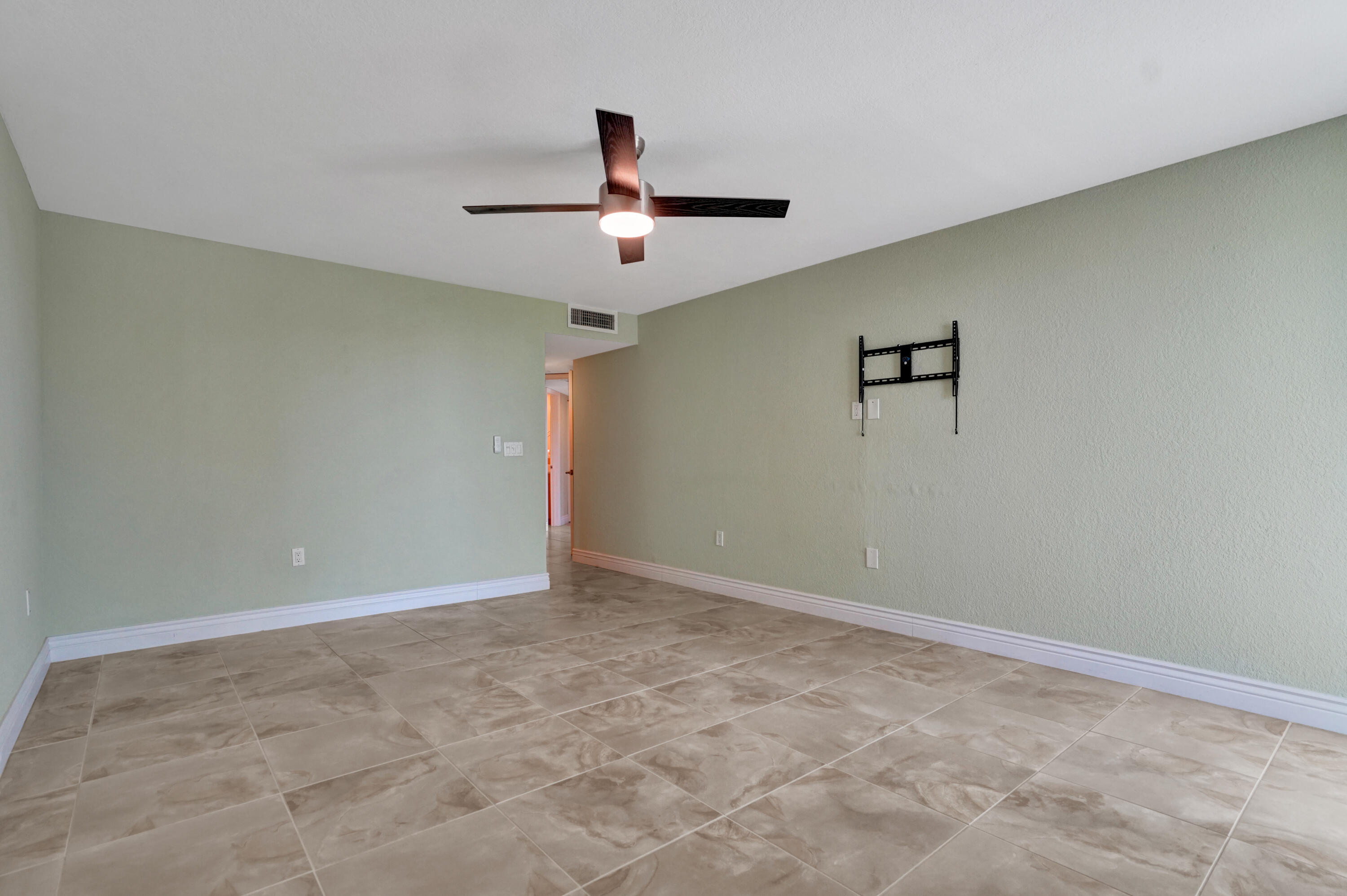 1201 River Reach Drive 404