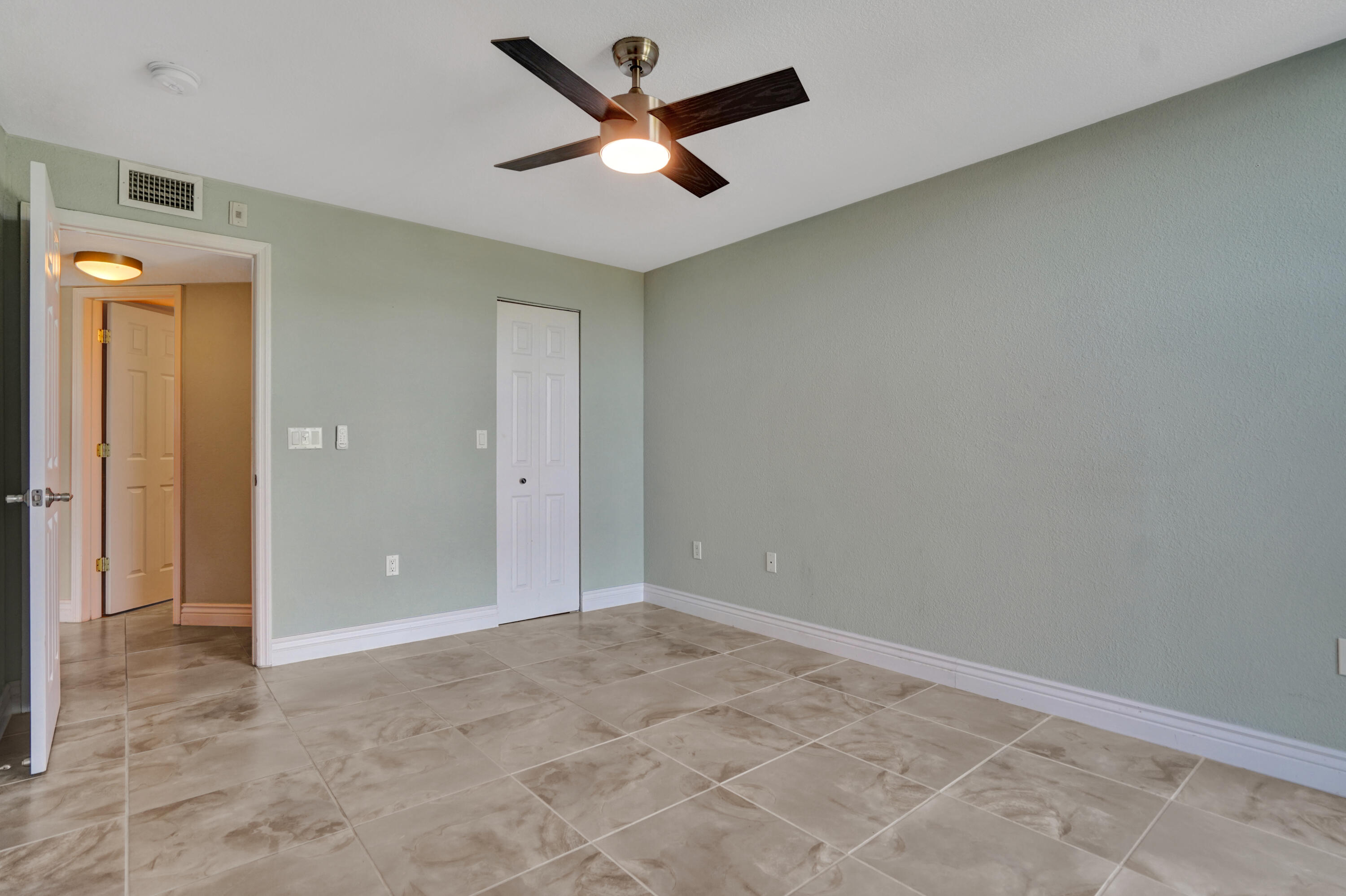 1201 River Reach Drive 404