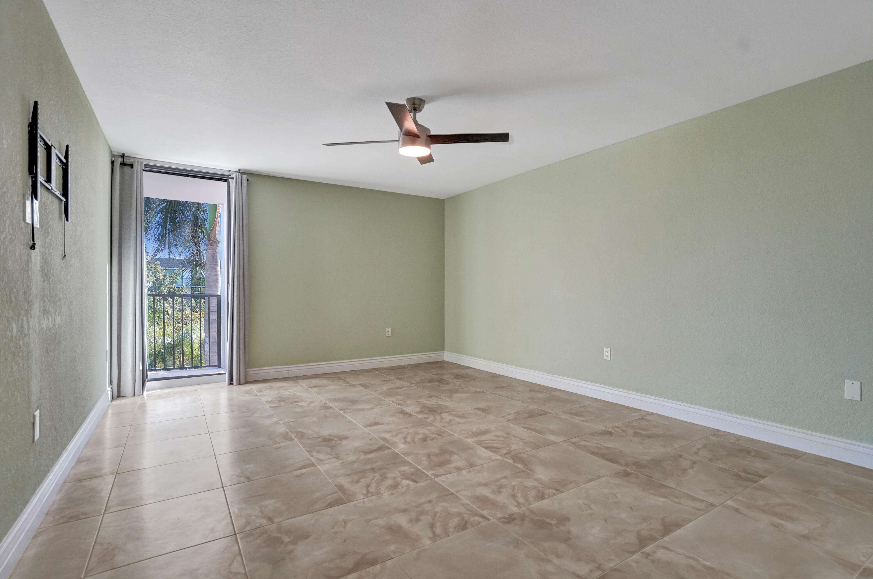1201 River Reach Drive 404