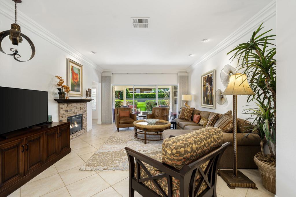 48611 Vista Tierra