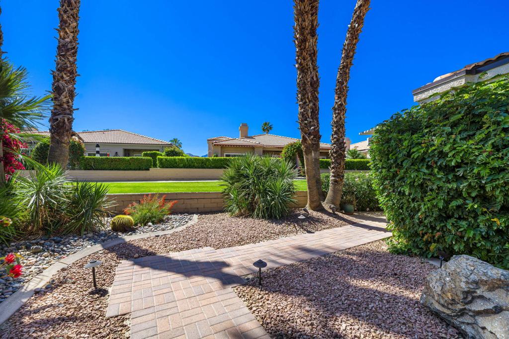 48611 Vista Tierra