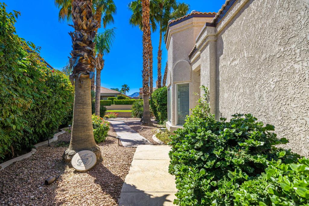 48611 Vista Tierra