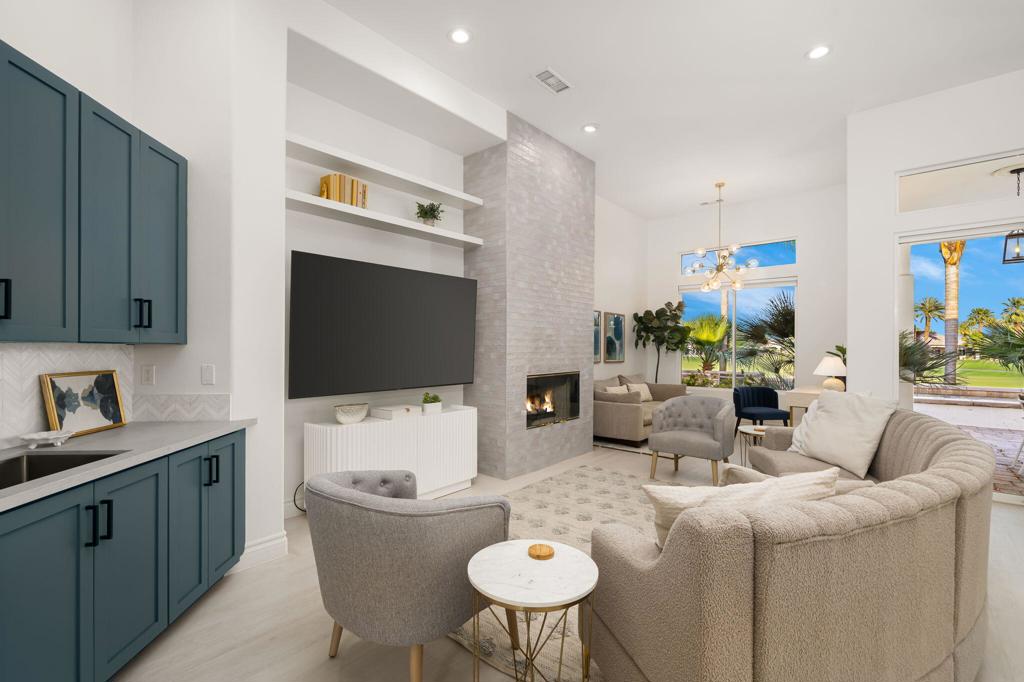 50520 Los Verdes Way