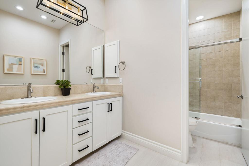 50520 Los Verdes Way