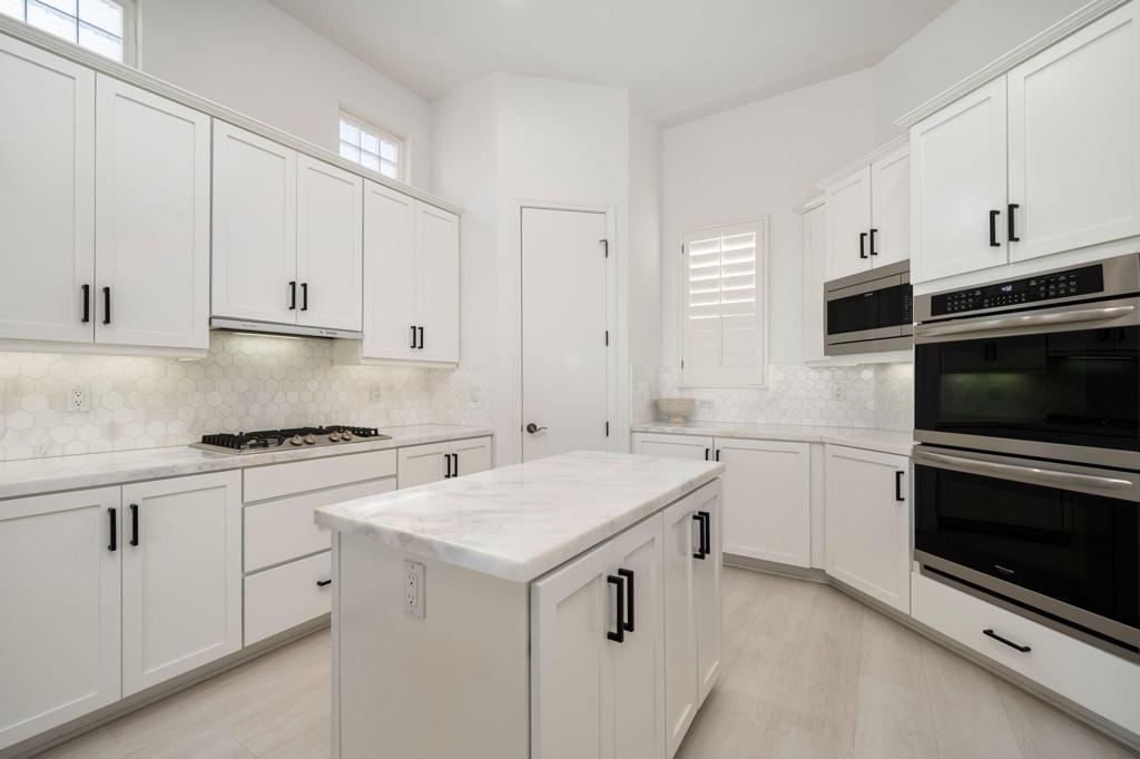 50520 Los Verdes Way