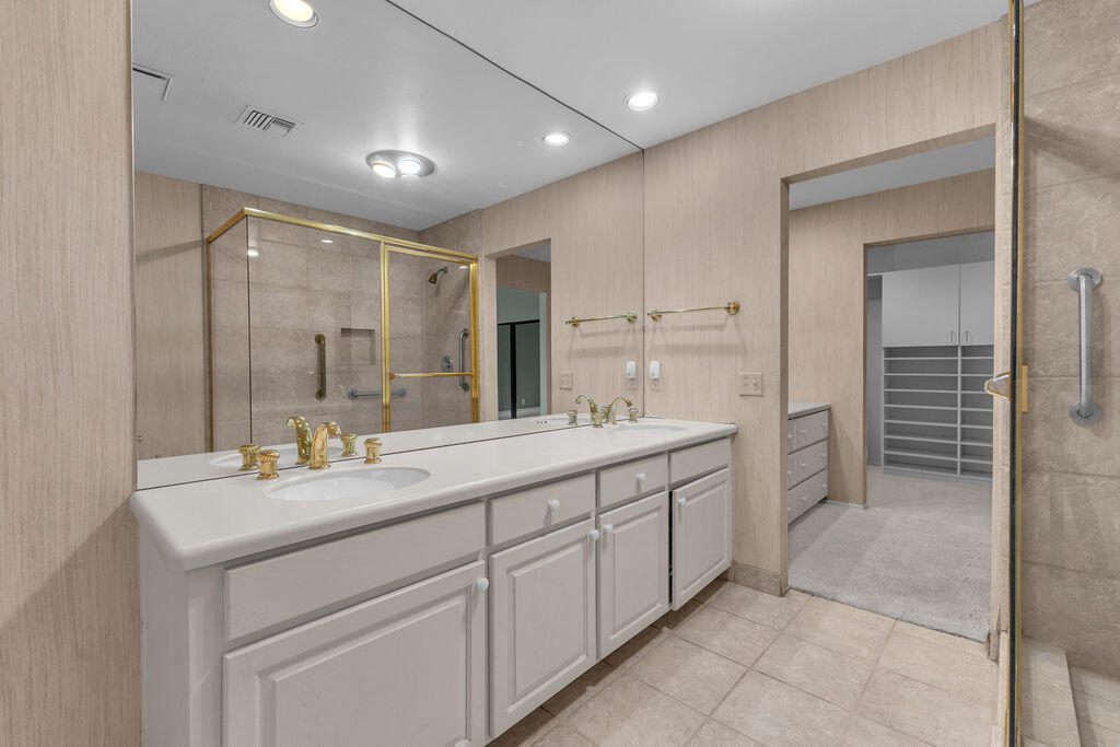 78159 Lago Drive