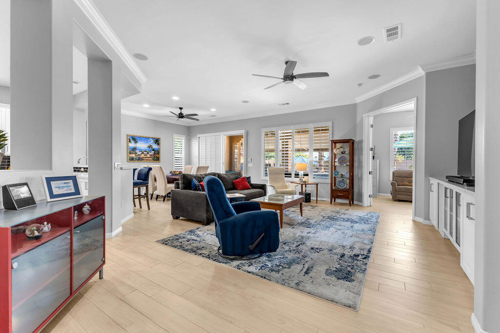 81323 Avenida Colonias