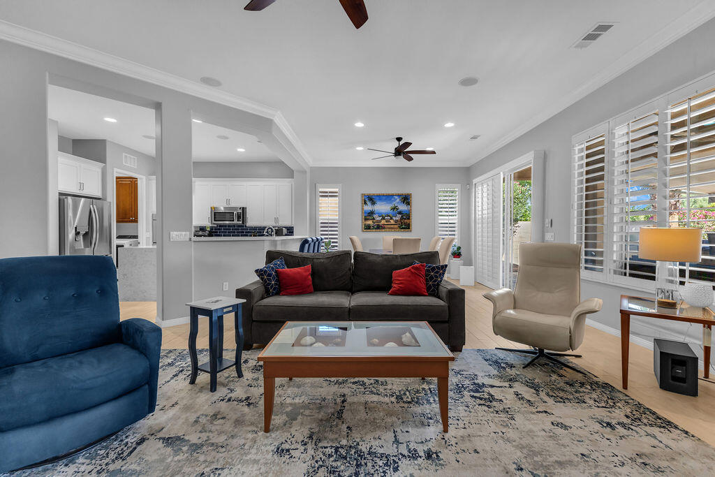 81323 Avenida Colonias