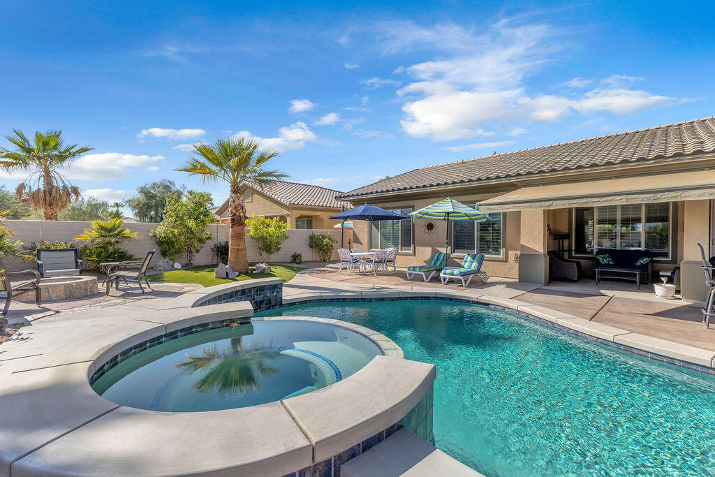 81323 Avenida Colonias