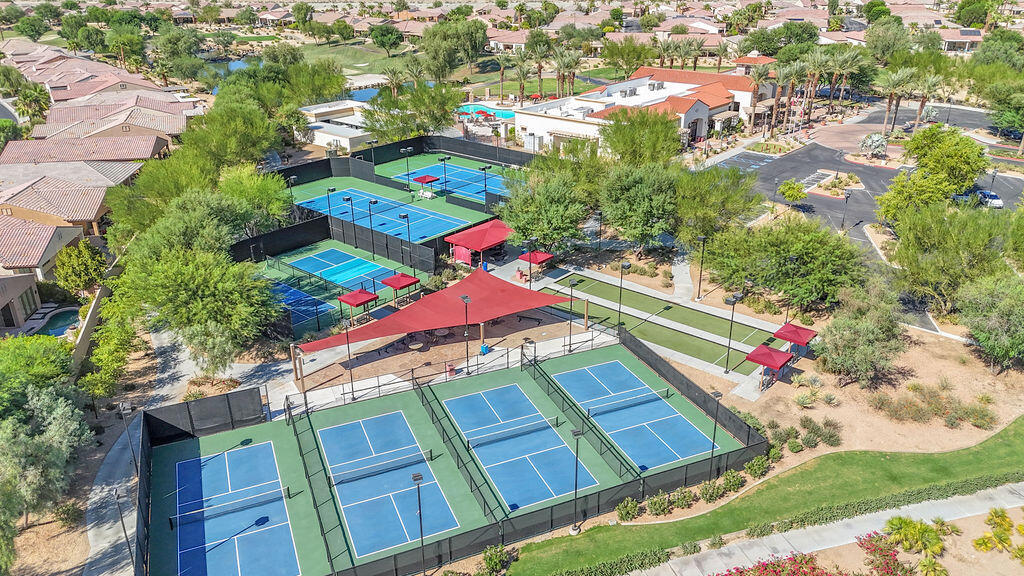 81323 Avenida Colonias