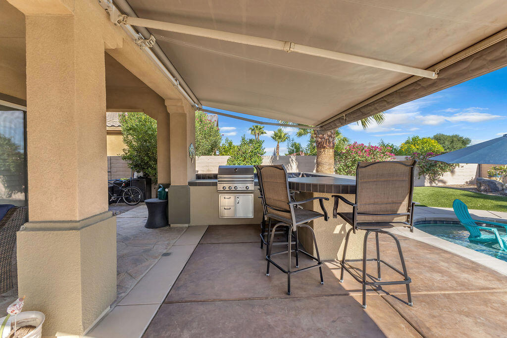 81323 Avenida Colonias