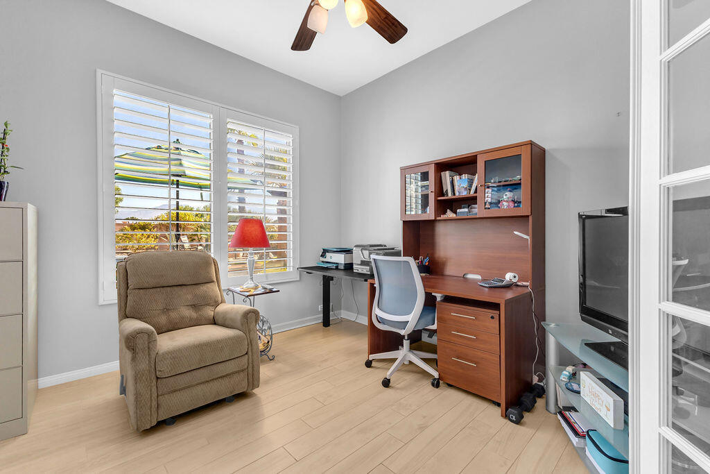 81323 Avenida Colonias