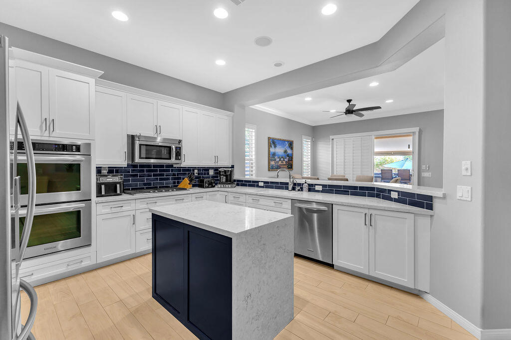 81323 Avenida Colonias