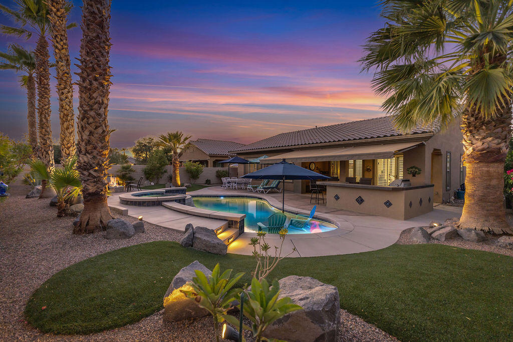 81323 Avenida Colonias