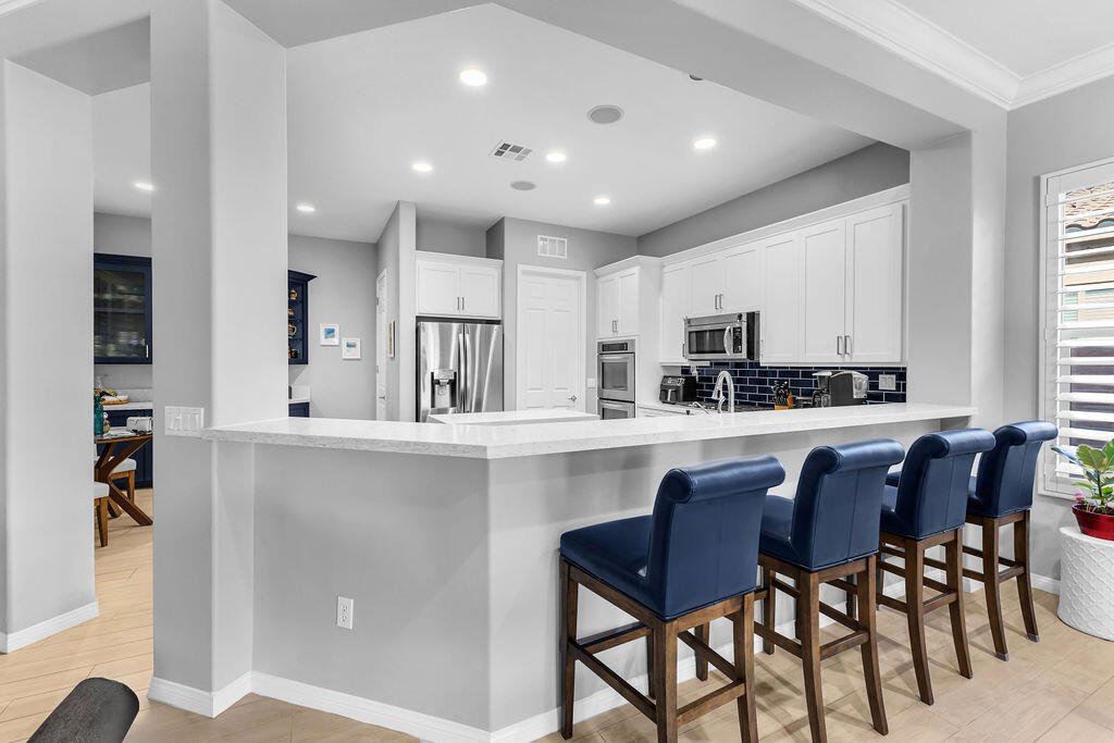 81323 Avenida Colonias
