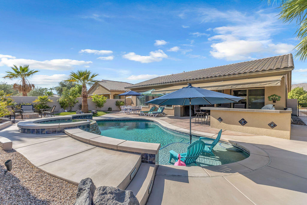 81323 Avenida Colonias