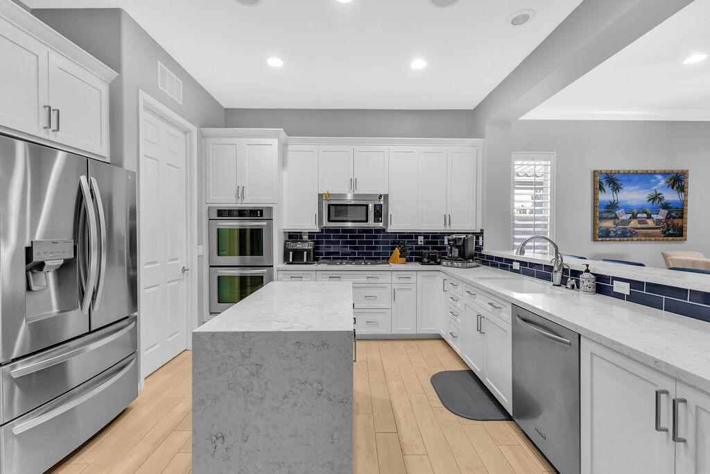81323 Avenida Colonias