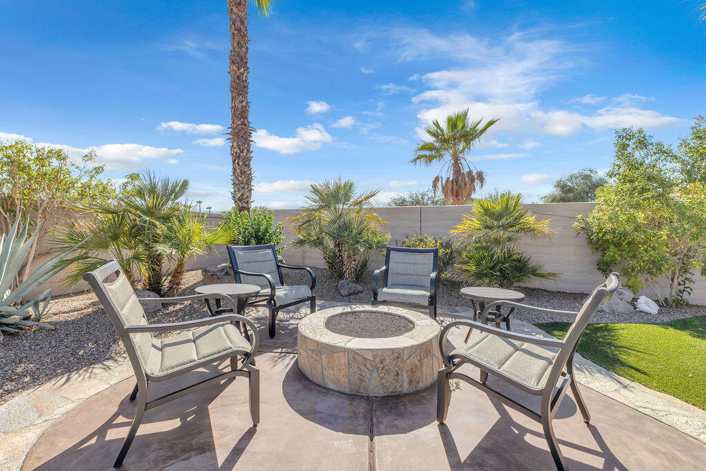 81323 Avenida Colonias
