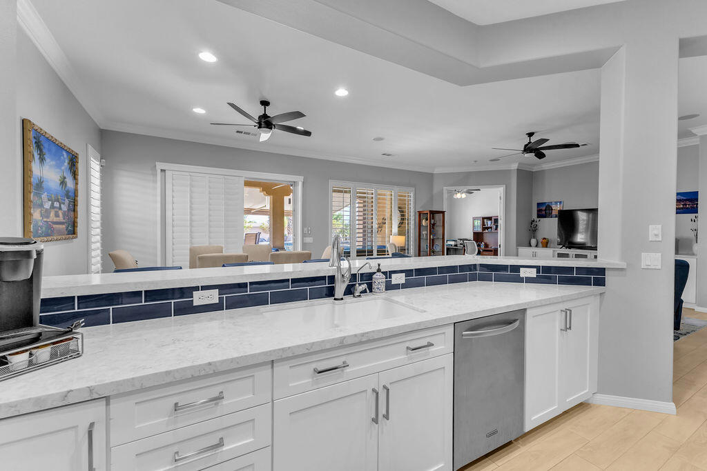 81323 Avenida Colonias
