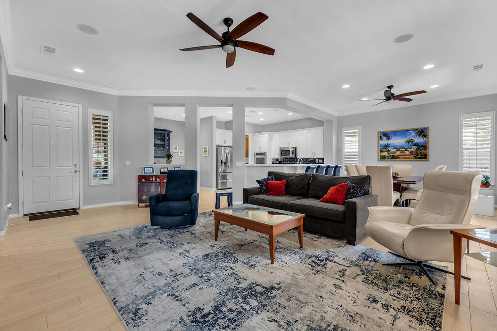 81323 Avenida Colonias