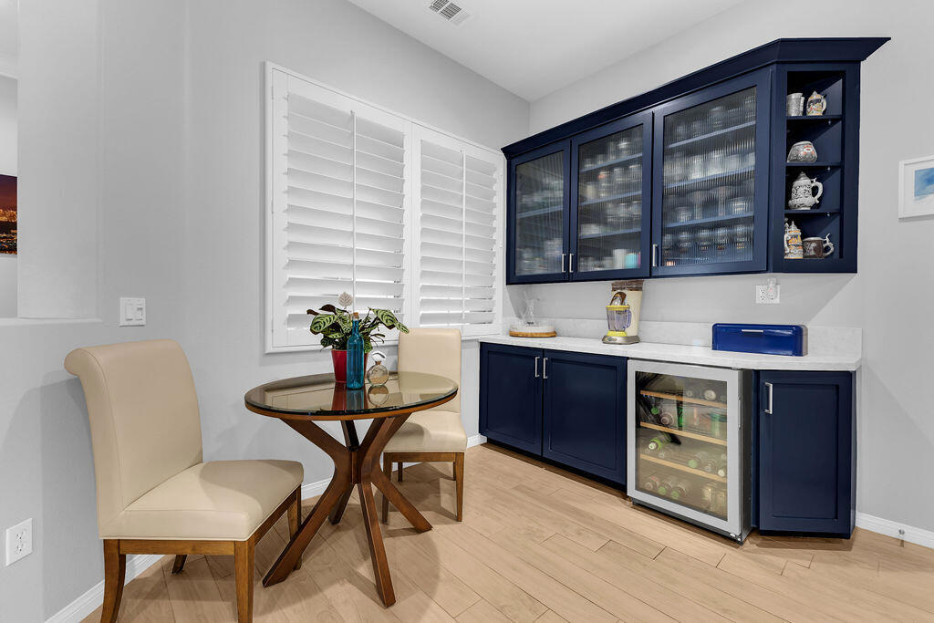 81323 Avenida Colonias