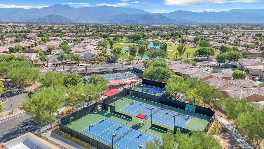 81323 Avenida Colonias