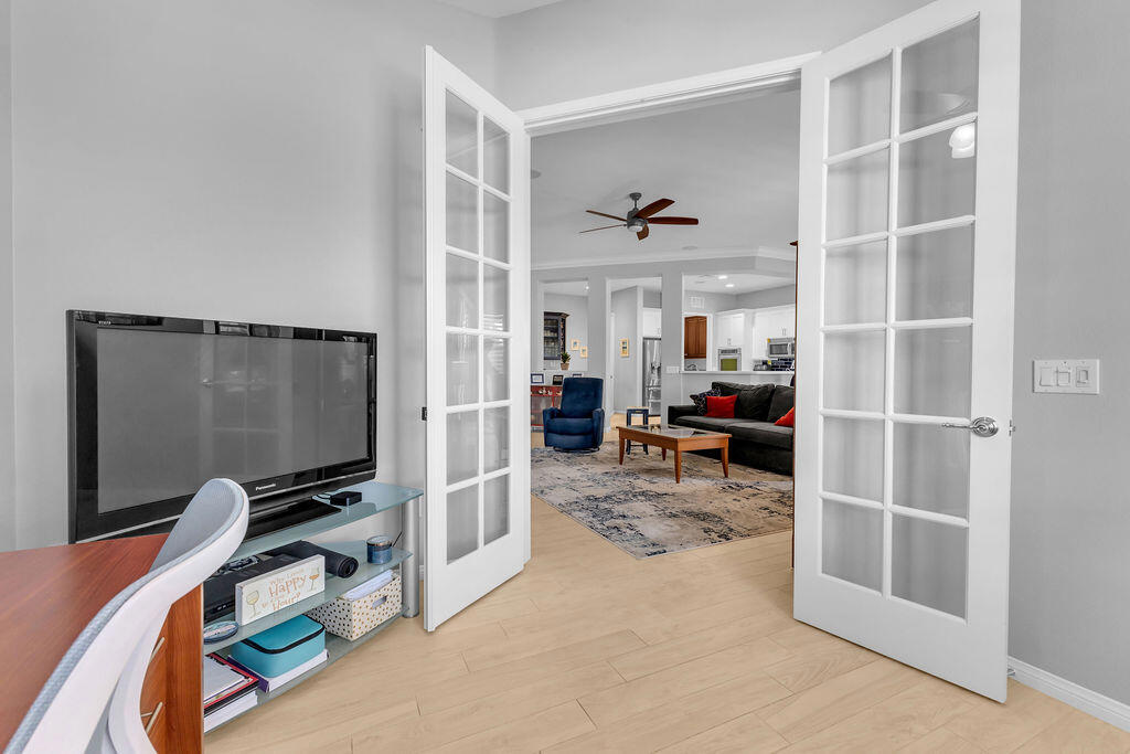 81323 Avenida Colonias