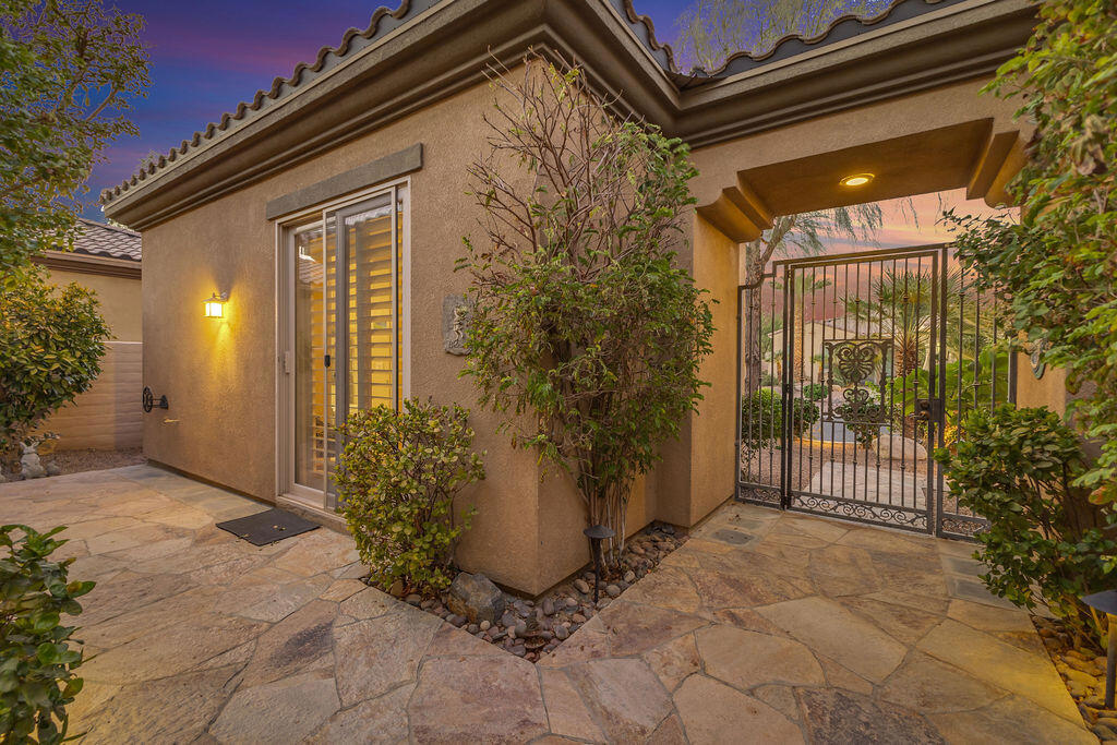 81323 Avenida Colonias