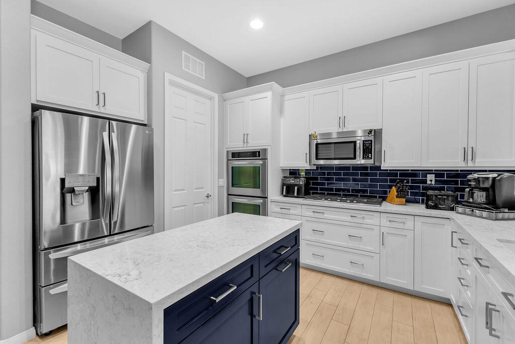81323 Avenida Colonias
