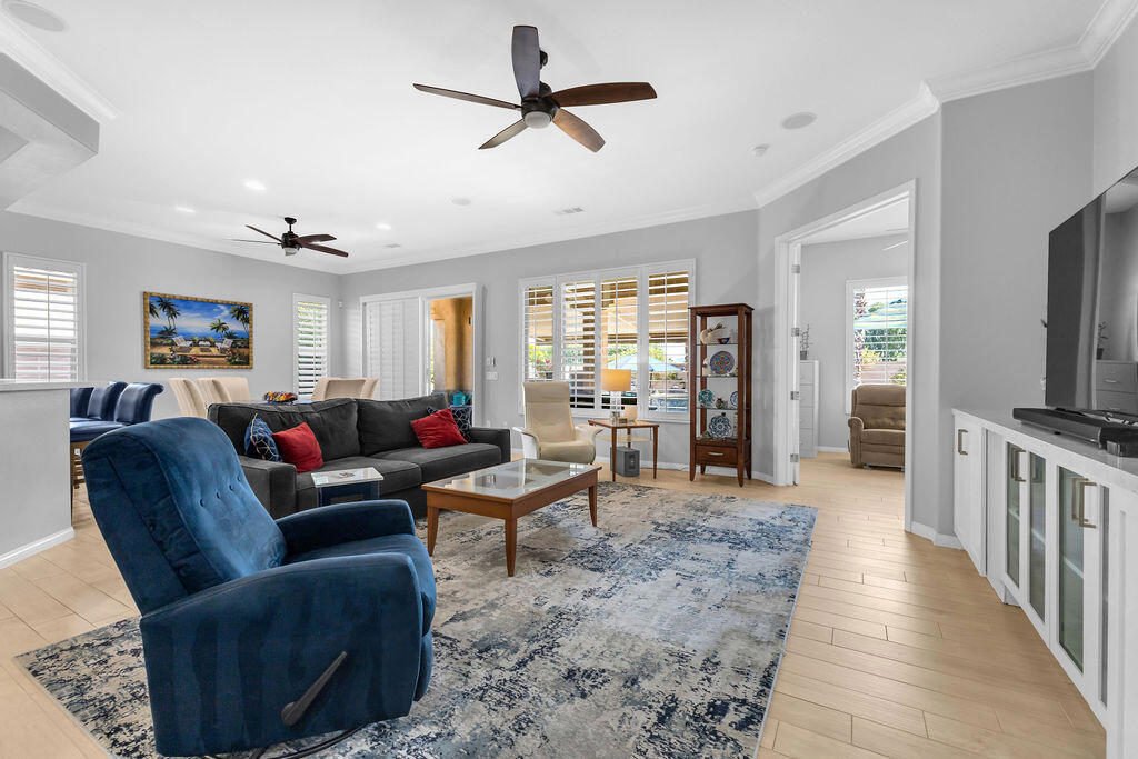 81323 Avenida Colonias