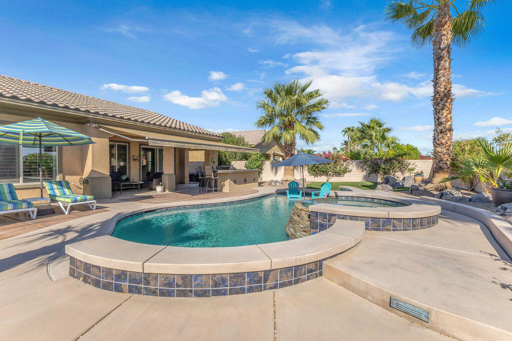 81323 Avenida Colonias